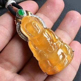 翡翠怎么打灯看种水