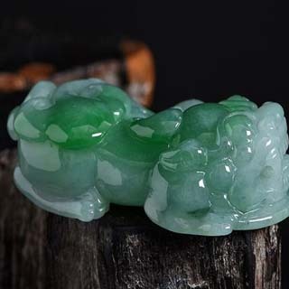 豆绿色豆种翡翠价格