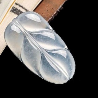翡翠能不能用水泡