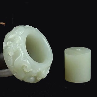 青玉把件把玩的好处