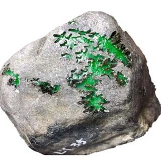 翡翠原石怎么用工具手工去皮