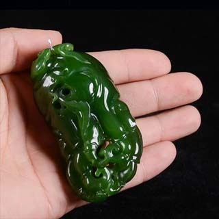 和田玉青绿色是碧玉吗