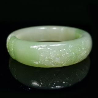 油青玉镯子戴久了会变色吗