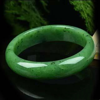 和田碧玉戴水草的手镯好吗