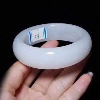 和田玉羊脂白玉是羊脂玉吗