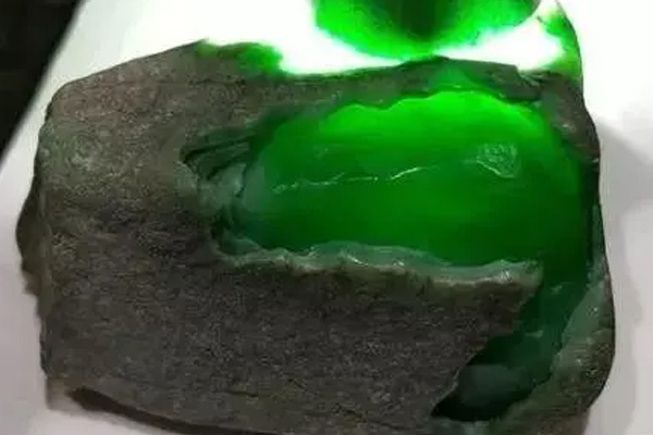 开窗翡翠原石都有哪些造假的手段？