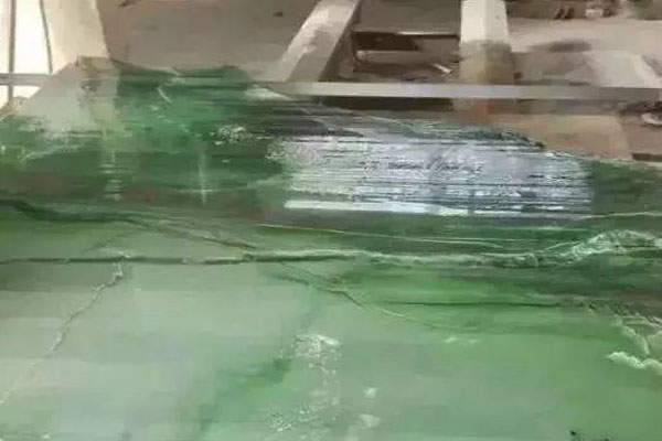 你见过8吨的翡翠原石吗？竟然开出了惊天的宝贝
