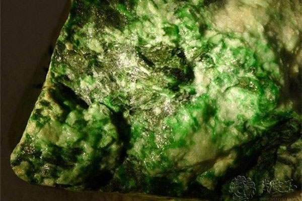 染色翡翠原石如何辨别？进来一分钟教你快速学会