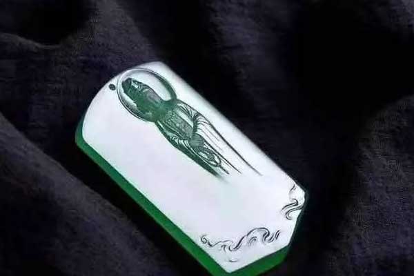 翡翠原石起荧光是什么意思？翡翠原石起荧好吗？