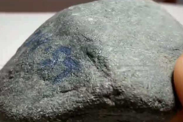 木那水翻砂翡翠原石价值5千万吗？水翻砂翡翠原石的价值