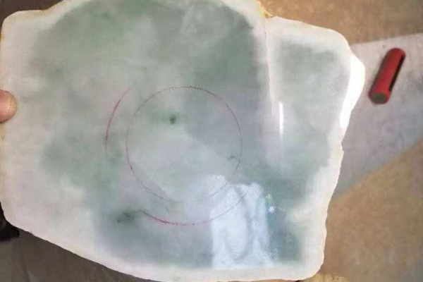 新坑和老坑的木那场口白岩砂翡翠原石皮壳有哪些区别？
