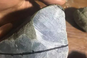 巴山翡翠原石是什么？巴山翡翠原石的价值