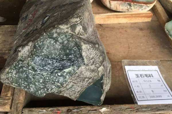 翡翠从原石到成品的全过程 翡翠原石加工