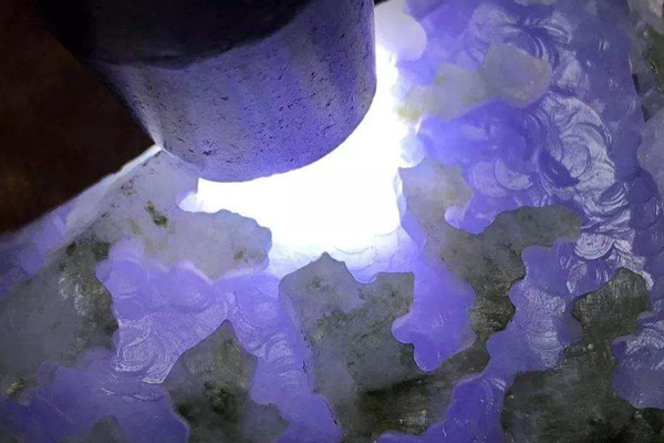 木那场口翡翠原石有哪些特点？木那场口也能出豆种吗？