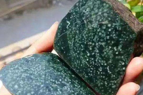 木那翡翠原石的雪花棉为什么行家都在追捧？