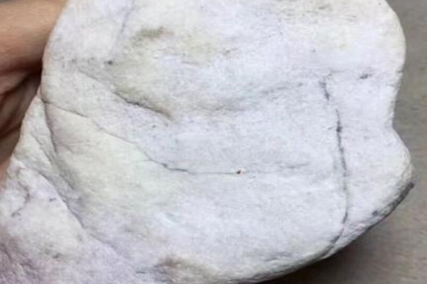 木那翡翠原石包浆皮的品质怎么样？包浆皮翡翠原石好不好？