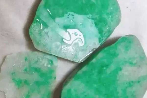 翡翠干青原石和花青原石有什么区别？翡翠干青原石介绍