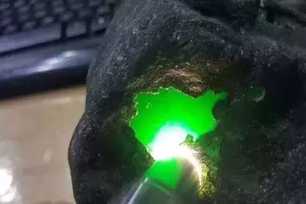 满色翡翠原石是什么？看看你了解多少