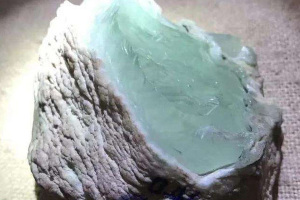 翡翠原石有白色的吗？白肉翡翠原石就是白色翡翠原石吗？