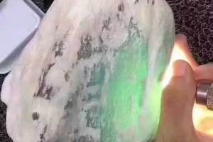 翡翠白盐沙原石特征 翡翠白盐沙原石详细介绍