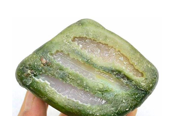翡翠原石开料步骤有哪些？翡翠原石开料过程 