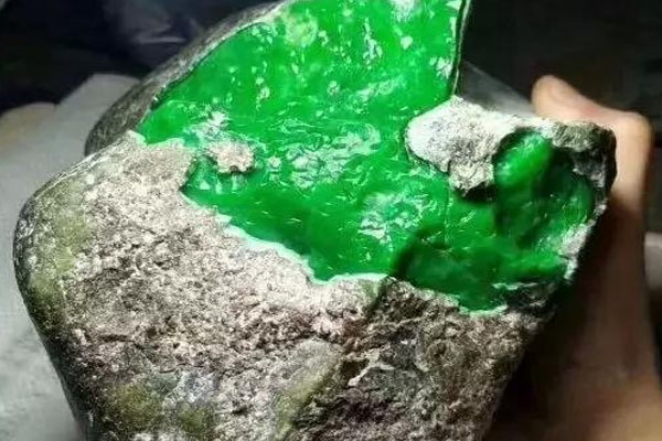 德宏翡翠原石怎么样？德宏翡翠原石多少钱？