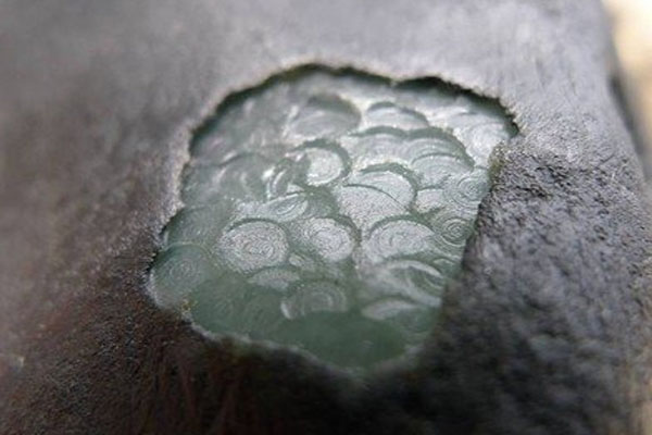 怎么分辨木那场口红皮翡翠原石？几招教你学会
