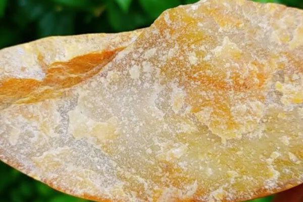 木那带黄皮的翡翠原石好不好？黄皮翡翠原石的解析