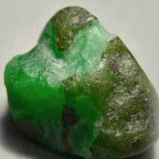 蒙皮翡翠原石价格