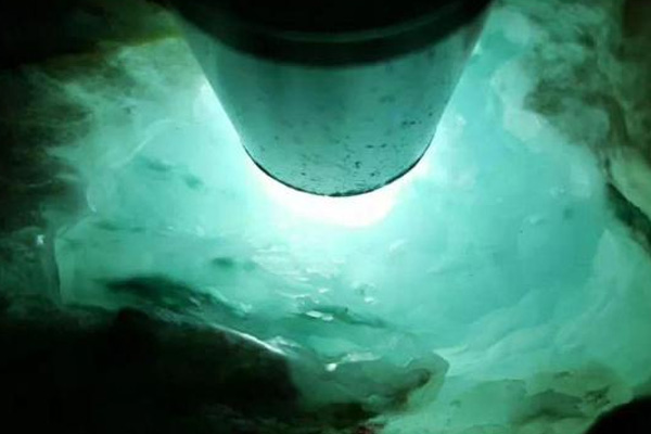 翡翠原石打灯如何区分种水？选择种水应该先选哪种？