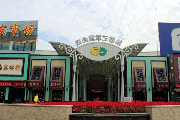 广东翡翠原石哪里买