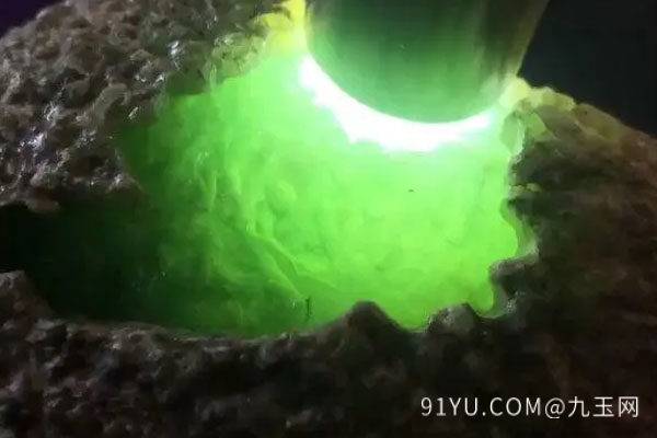 翡翠原石102.jpg