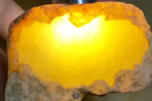 金丝种翡翠原石的价格多少 什么是金丝种翡翠原石