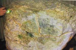 大马坎翡翠原石怎么样？大马砍翡翠原石哪里买？