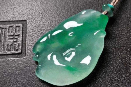 翡翠原石把件怎样玩 把玩翡翠原石有什么讲究？