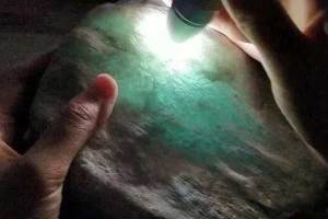 晴水种翡翠原石价格