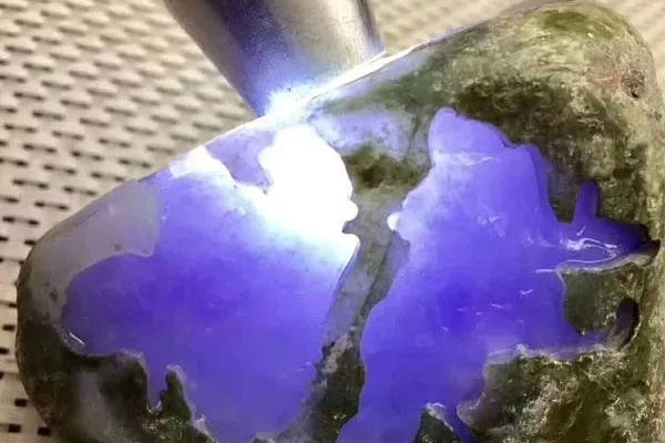 翡翠原石玉器价格鉴定