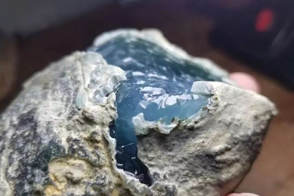缅甸翡翠原石产地在哪里 除缅甸还有哪产翡翠原石