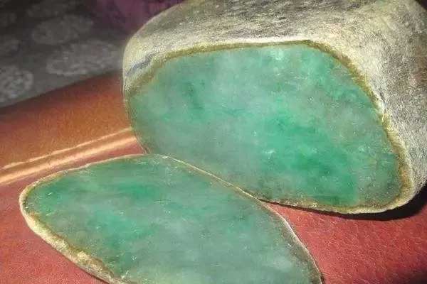 怎样快速辨别翡翠原石 简单辨别翡翠原石的方法