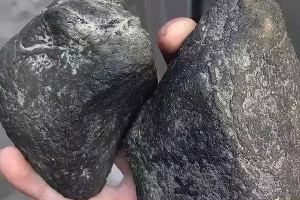 什么是翡翠原石包浆皮？翡翠原石包浆皮哪里多？