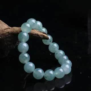 蜜蜡手串是翡翠手串吗