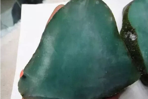 商洛哪里有翡翠原石捡 在中国能捡到翡翠原石吗？