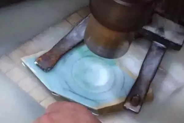 哪里能加工翡翠原石 翡翠原石是怎样加工的