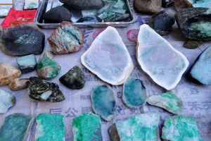 吉林有翡翠原石市场吗 糯冰翡翠原石如何鉴别