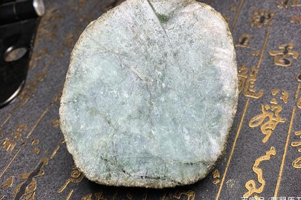  翡翠原石粗糙起货怎么样 翡翠原石的起货效果有哪些主要因素影响？