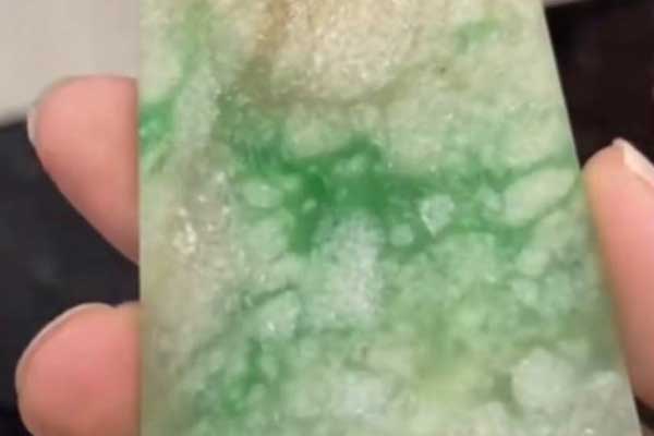 假翡翠原石怎样做出来的 假翡翠原石制作过程