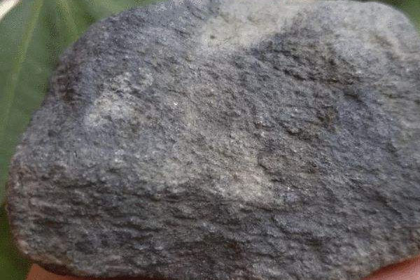 翡翠原石水翻沙色料特点 水翻砂的料子怎么样？