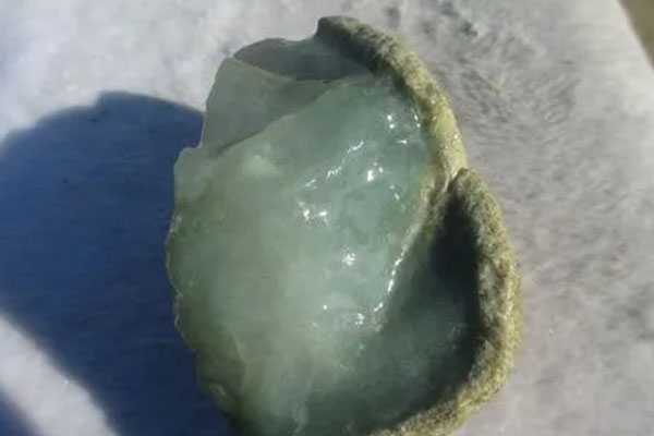 缅甸翡翠糥冰种原石价格表 糯冰种翡翠一般多少钱？