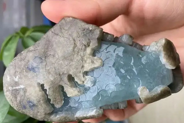 糯冰翡翠原石价格 糯冰翡翠原石值钱吗？