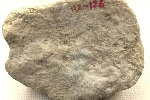 莫莫亮翡翠原石的特点有哪些 莫湾基翡翠原石的特点有哪些